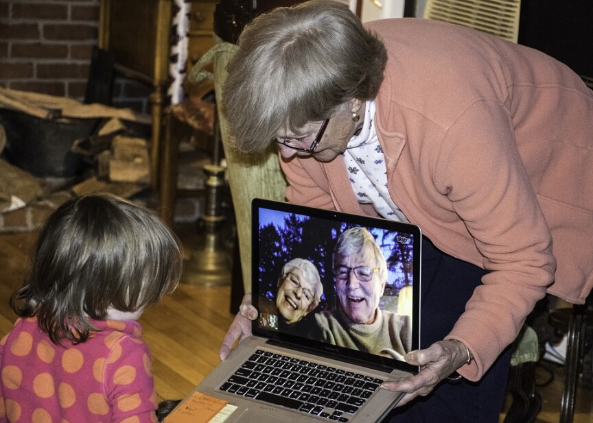 Quelles sont les nouvelles technologies pour voir ses grands parents plus souvent ?